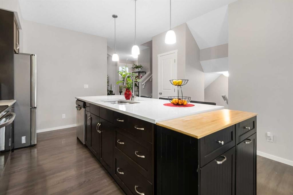 802 Walden Drive Se, Calgary, AB - Indoor Photo Showing Kitchen