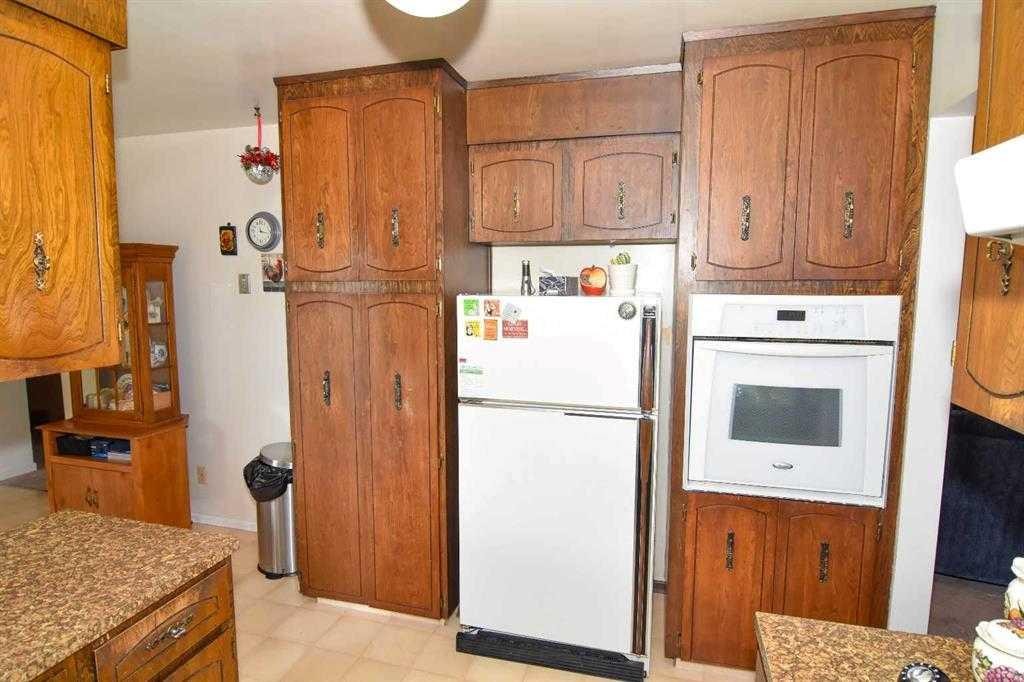 1356 Southdale Crescent Sw, Calgary, AB - Indoor Photo Showing Kitchen