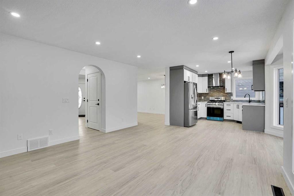 55 Coral Springs Close Ne, Calgary, AB - Indoor Photo Showing Kitchen