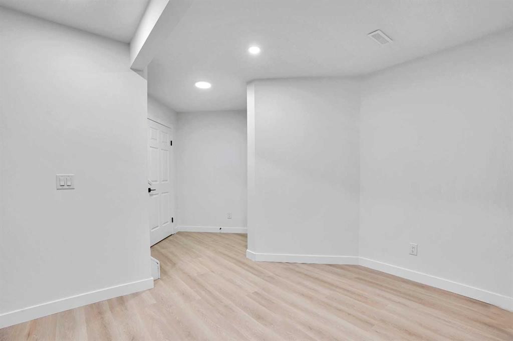 55 Coral Springs Close Ne, Calgary, AB - Indoor Photo Showing Other Room
