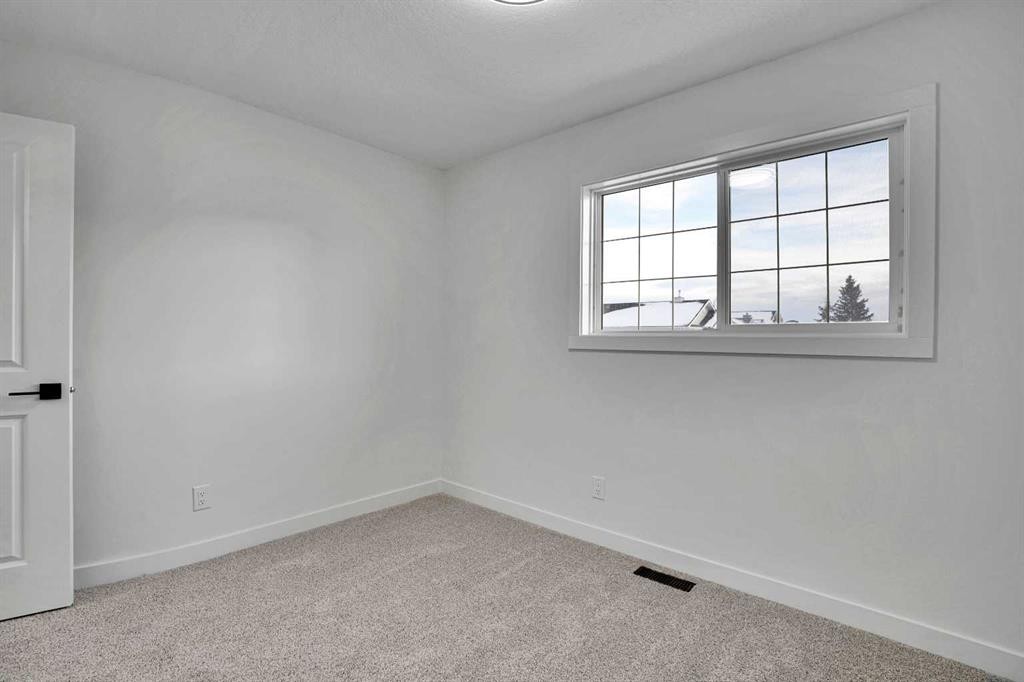 55 Coral Springs Close Ne, Calgary, AB - Indoor Photo Showing Other Room