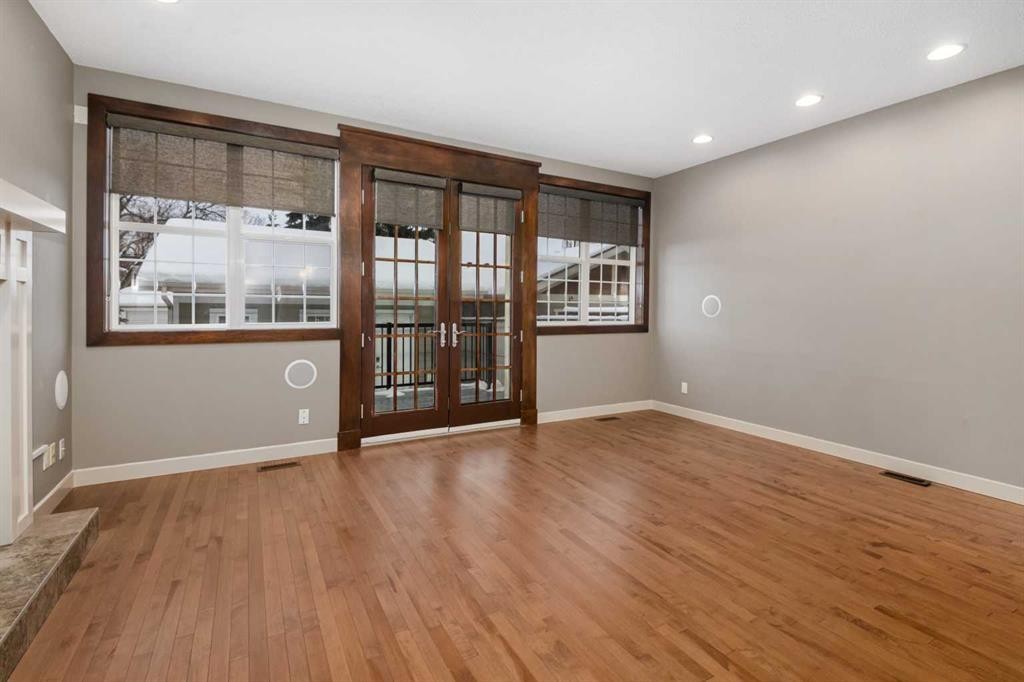 5628 Henwood Street Sw, Calgary, AB - Indoor Photo Showing Other Room