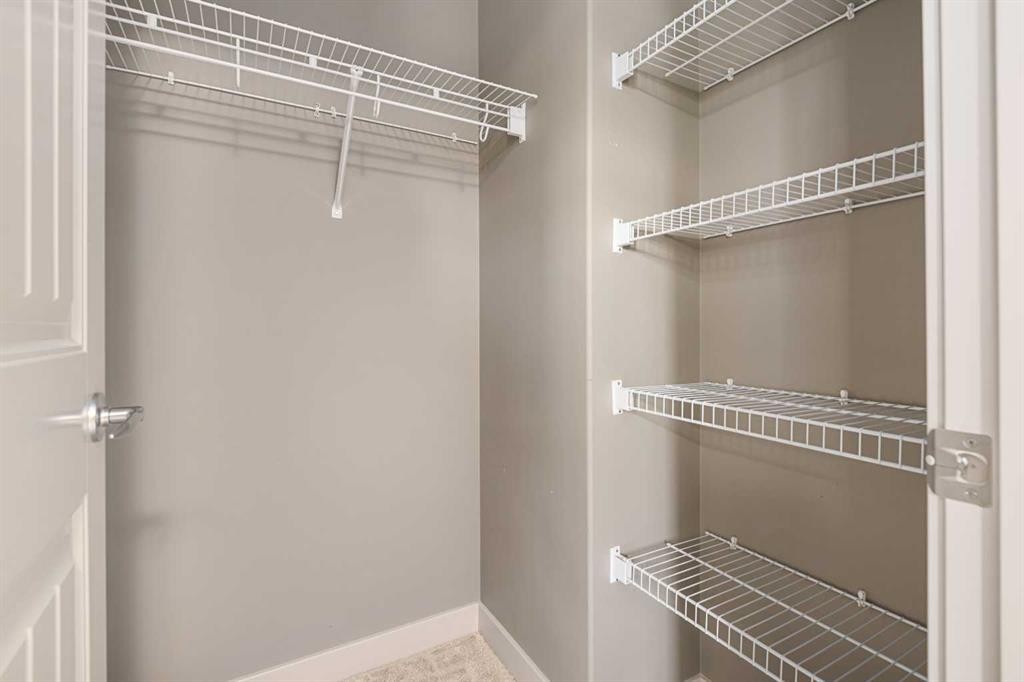 5628 Henwood Street Sw, Calgary, AB - Indoor With Storage