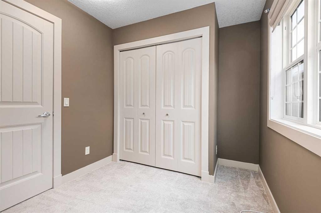 5628 Henwood Street Sw, Calgary, AB - Indoor