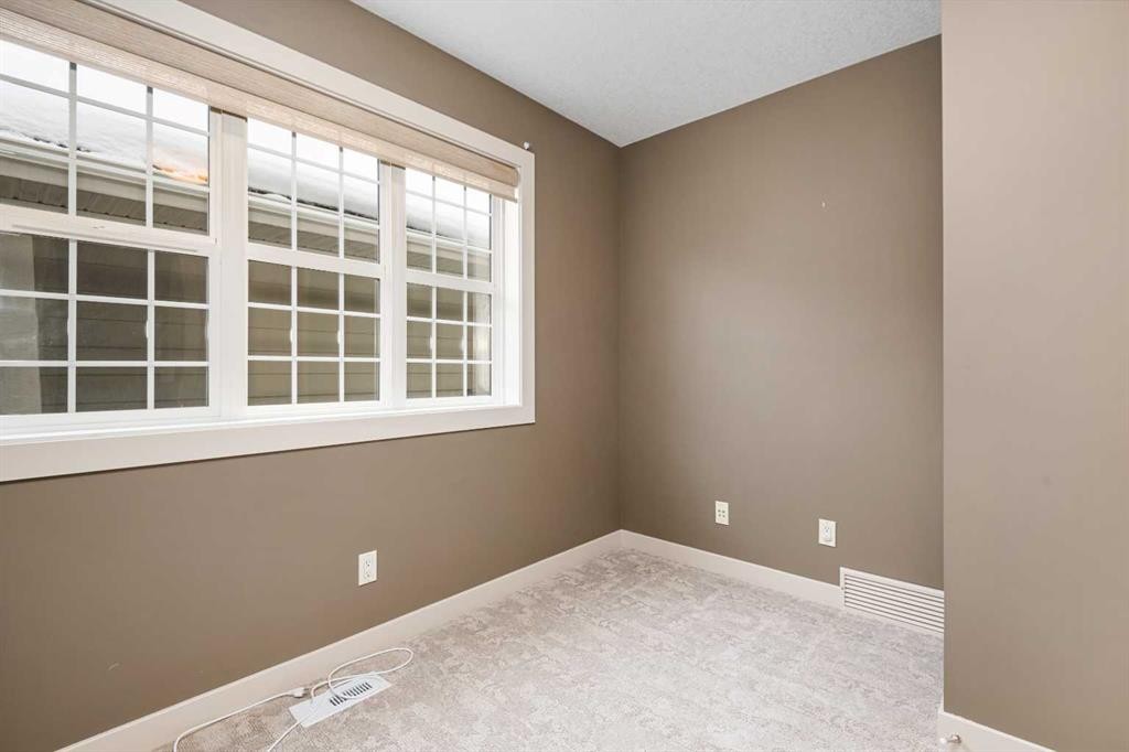 5628 Henwood Street Sw, Calgary, AB - Indoor Photo Showing Other Room