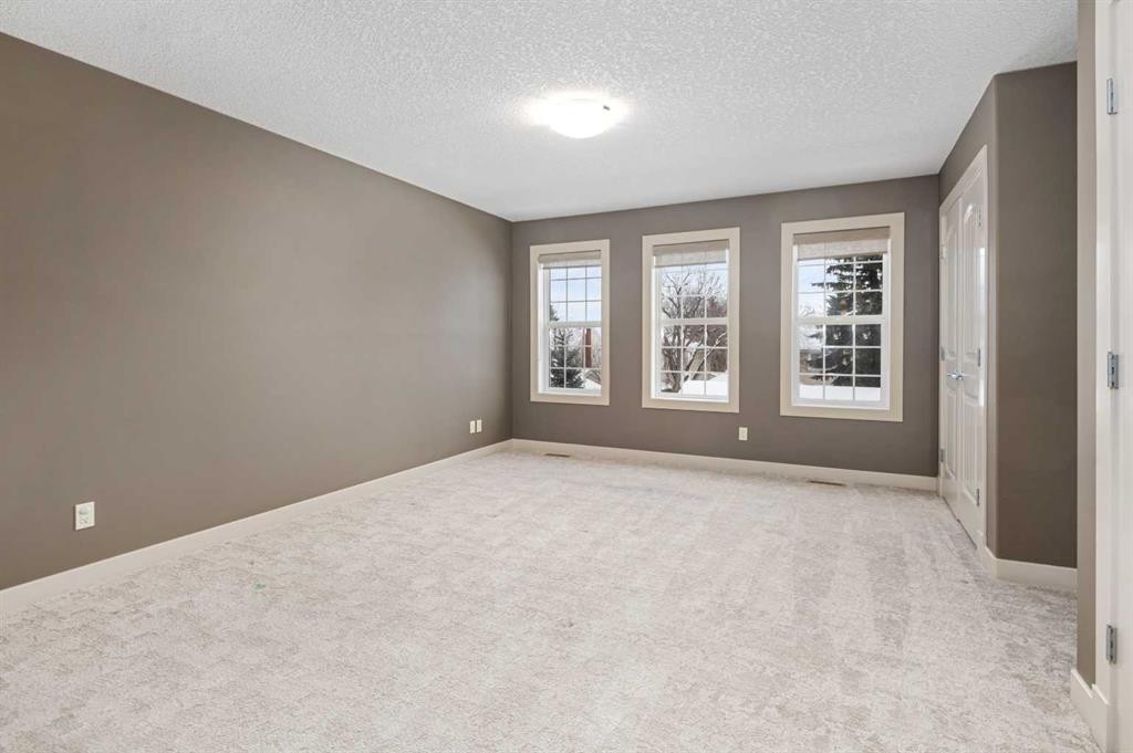 5628 Henwood Street Sw, Calgary, AB - Indoor Photo Showing Other Room