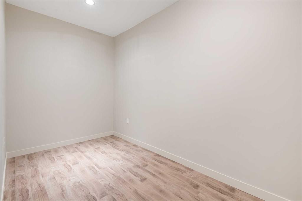 5628 Henwood Street Sw, Calgary, AB - Indoor Photo Showing Other Room