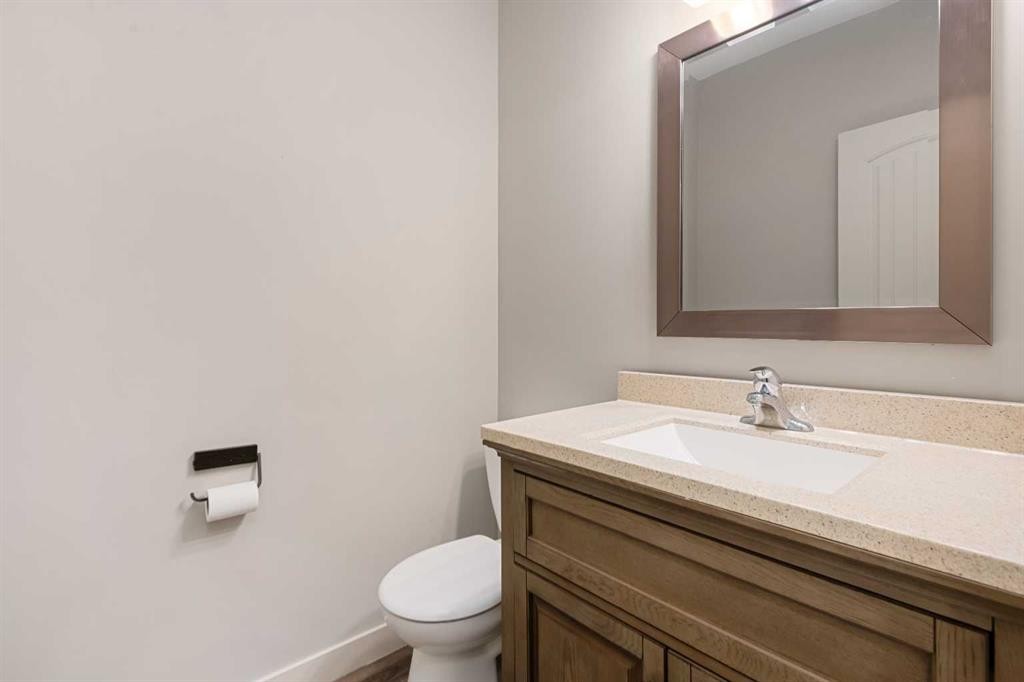 5628 Henwood Street Sw, Calgary, AB - Indoor Photo Showing Bathroom