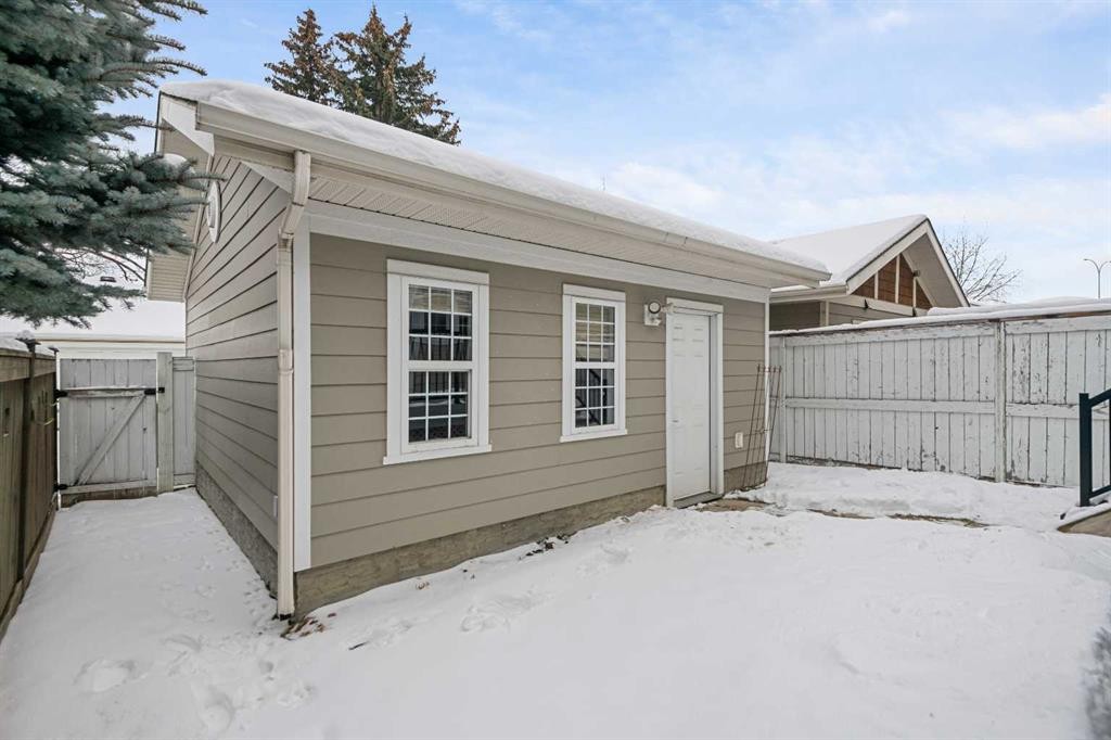 5628 Henwood Street Sw, Calgary, AB - Outdoor With Exterior