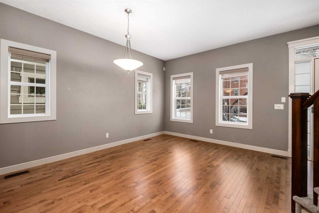 5628 Henwood Street Sw, Calgary, AB - Indoor Photo Showing Other Room