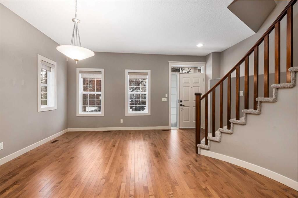 5628 Henwood Street Sw, Calgary, AB - Indoor Photo Showing Other Room