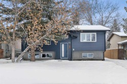 144 Deer Ridge Way SE Calgary, AB T2J 5Y6