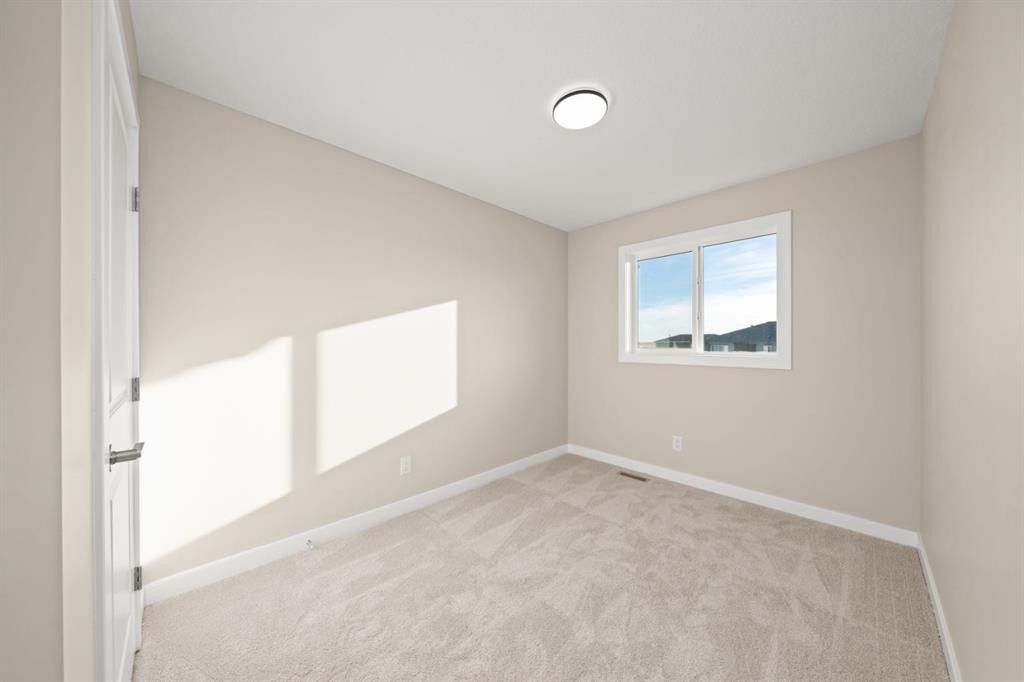 29 Sora Gate Se, Calgary, AB - Indoor Photo Showing Other Room
