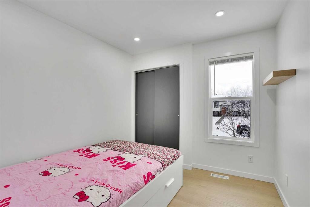 315 Templewood Place Ne, Calgary, AB - Indoor Photo Showing Bedroom