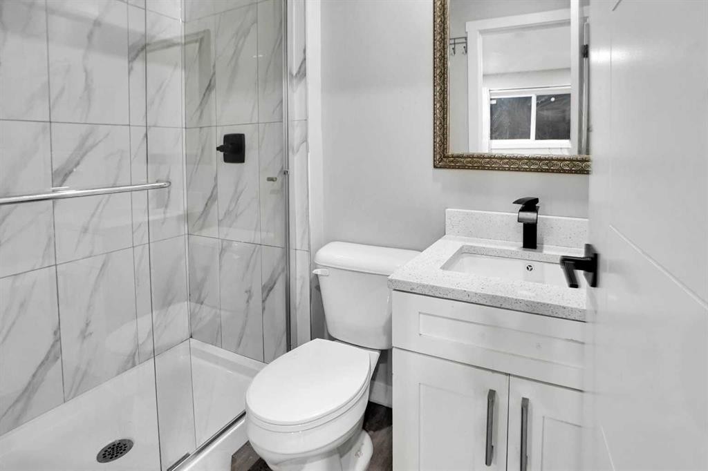 6081 Martingrove Road Ne, Calgary, AB - Indoor Photo Showing Bathroom