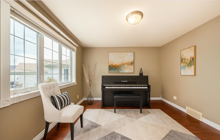 310 Highwood Village Place Nw, High River, AB - Indoor Photo Showing Other Room