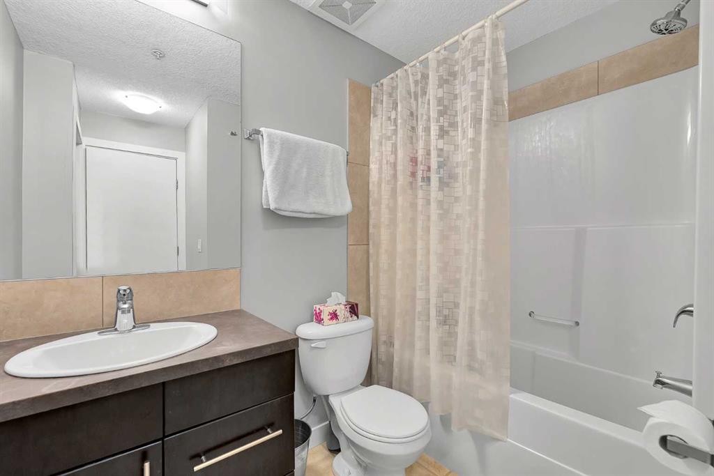 109-2307 14 Street Sw, Calgary, AB - Indoor Photo Showing Bathroom