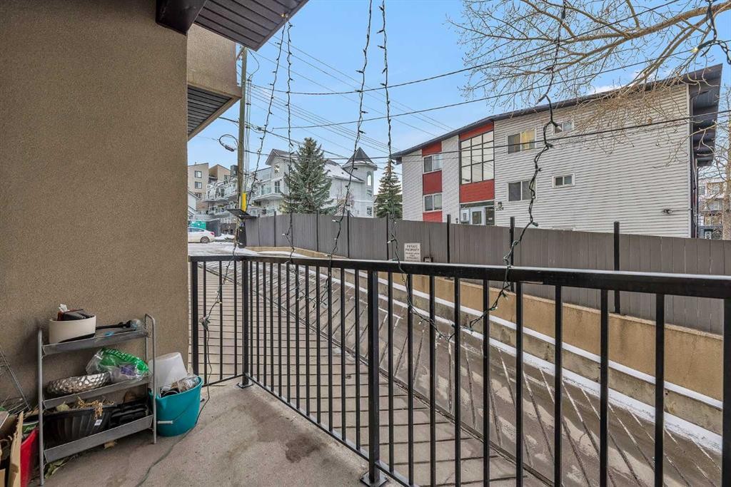 109-2307 14 Street Sw, Calgary, AB - Outdoor