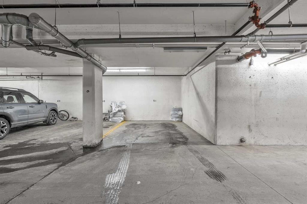 109-2307 14 Street Sw, Calgary, AB - Indoor Photo Showing Garage