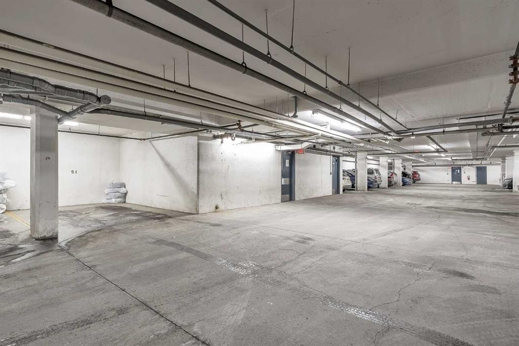 109-2307 14 Street Sw, Calgary, AB - Indoor Photo Showing Garage