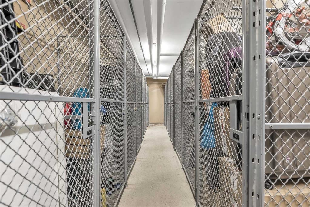 109-2307 14 Street Sw, Calgary, AB - Indoor