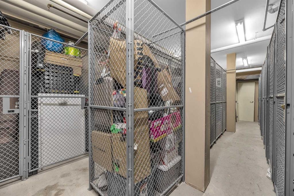 109-2307 14 Street Sw, Calgary, AB - Indoor Photo Showing Other Room