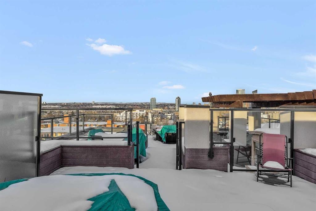109-2307 14 Street Sw, Calgary, AB - Outdoor