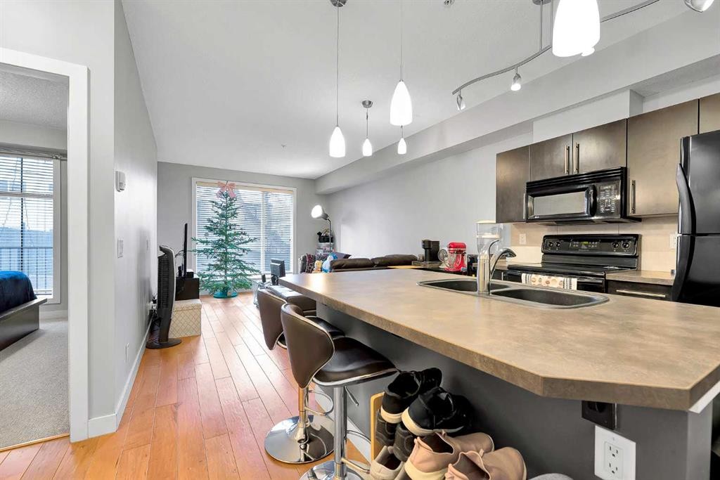 109-2307 14 Street Sw, Calgary, AB - Indoor Photo Showing Kitchen