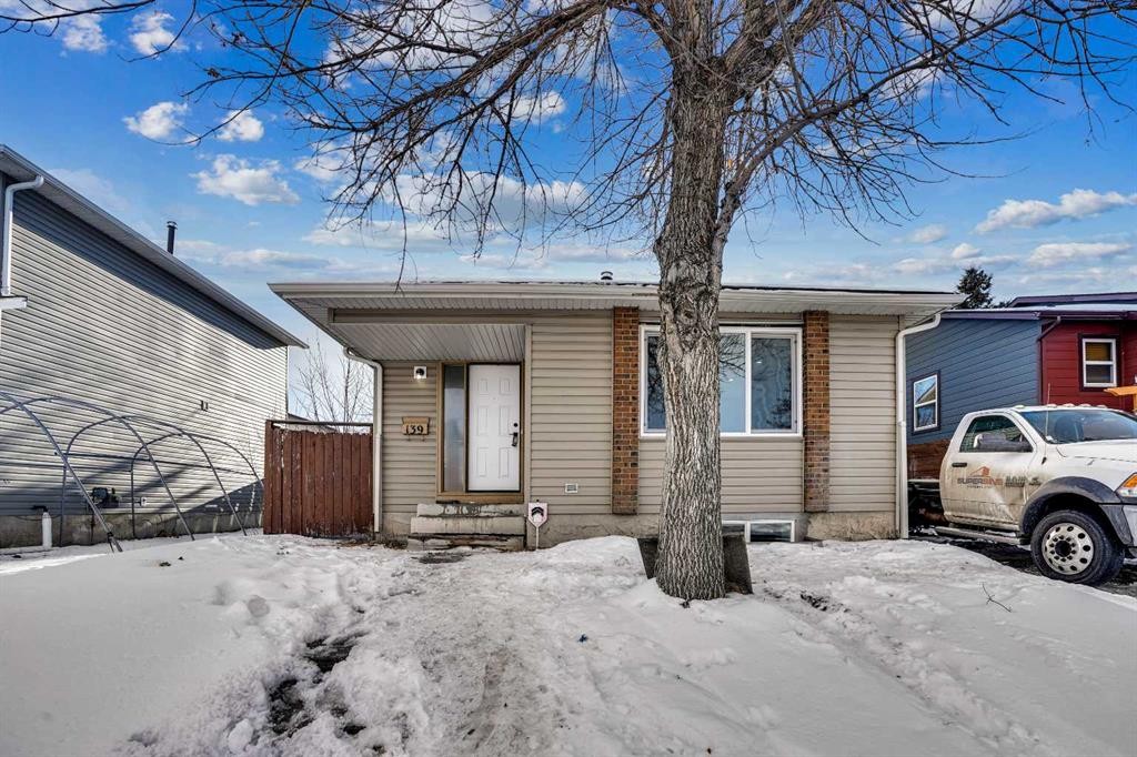 139 Castleglen Way Ne, Calgary, AB - Outdoor