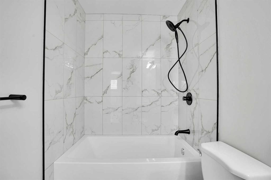 139 Castleglen Way Ne, Calgary, AB - Indoor Photo Showing Bathroom