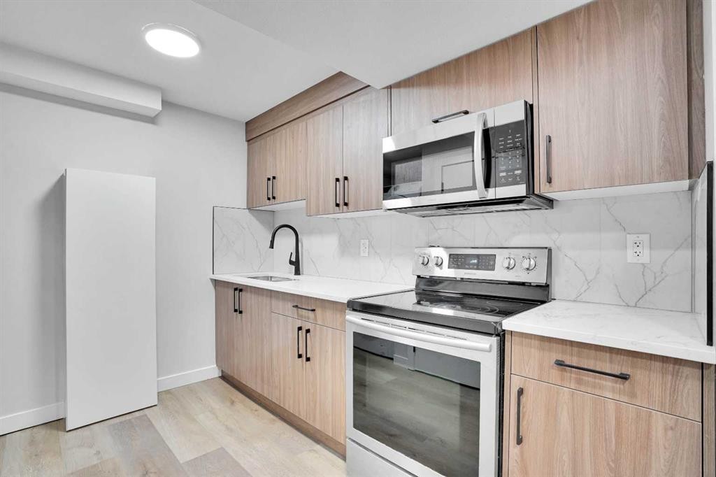 139 Castleglen Way Ne, Calgary, AB - Indoor Photo Showing Kitchen