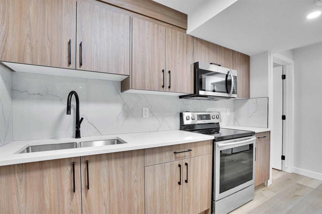 139 Castleglen Way Ne, Calgary, AB - Indoor Photo Showing Kitchen With Double Sink With Upgraded Kitchen