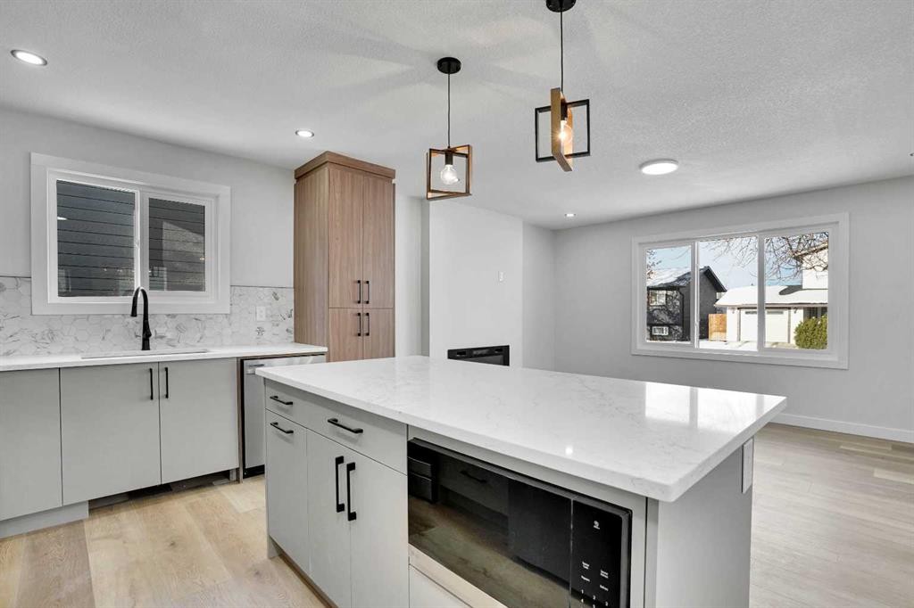 139 Castleglen Way Ne, Calgary, AB - Indoor Photo Showing Kitchen