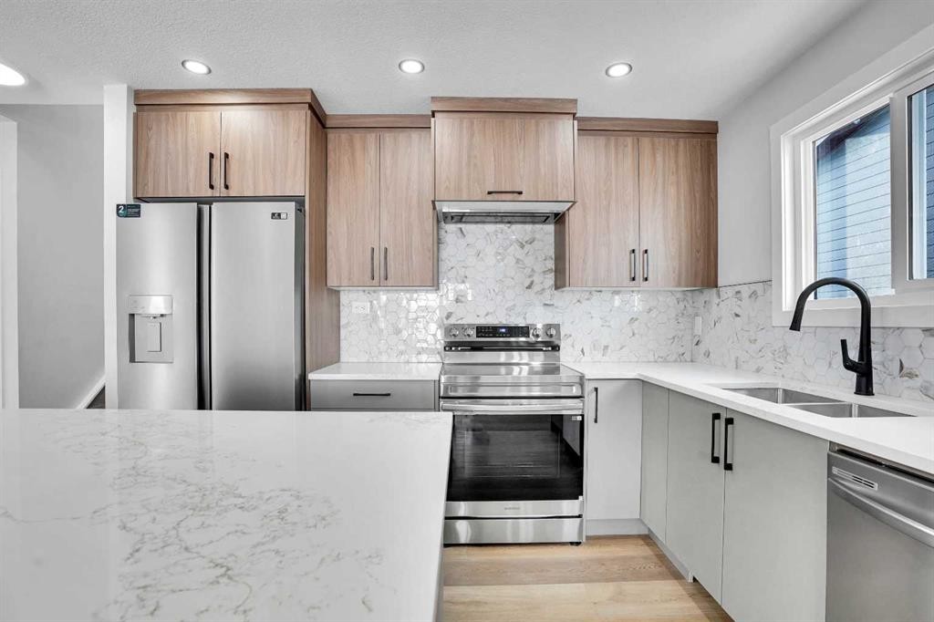 139 Castleglen Way Ne, Calgary, AB - Indoor Photo Showing Kitchen With Stainless Steel Kitchen With Double Sink With Upgraded Kitchen