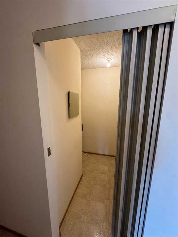 1-7-2515 First Avenue Nw, Calgary, AB - Indoor Photo Showing Kitchen With Double Sink