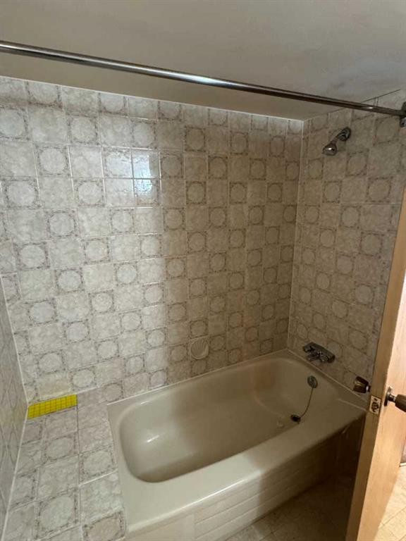 1-7-2515 First Avenue Nw, Calgary, AB - Indoor Photo Showing Other Room