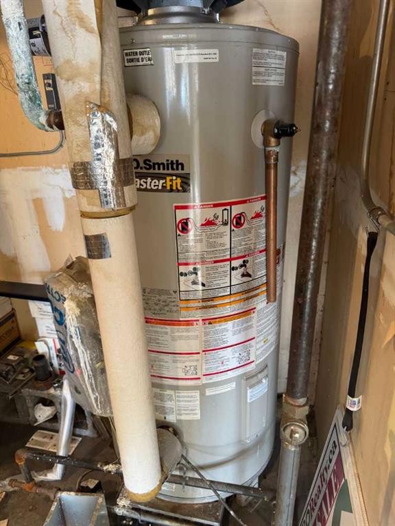 1-7-2515 First Avenue Nw, Calgary, AB - Indoor Photo Showing Other Room