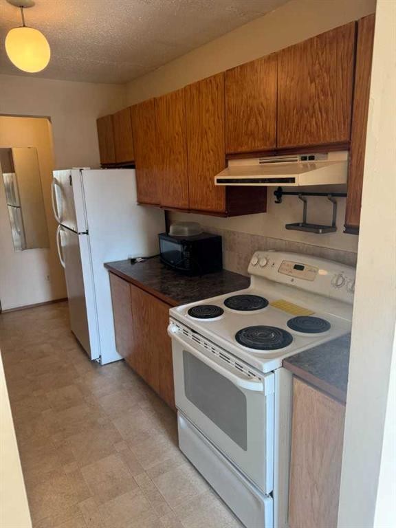 1-7-2515 First Avenue Nw, Calgary, AB - Indoor Photo Showing Other Room