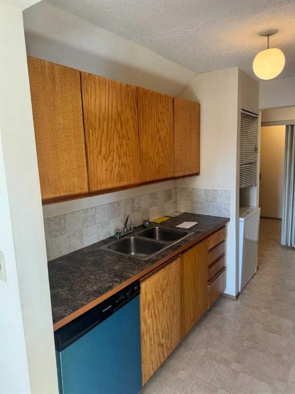 1-7-2515 First Avenue Nw, Calgary, AB - Indoor Photo Showing Other Room