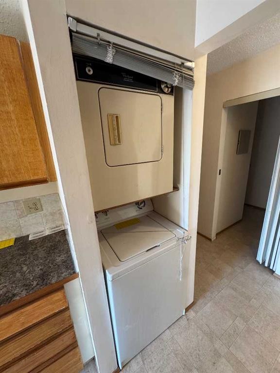 1-7-2515 First Avenue Nw, Calgary, AB - Indoor Photo Showing Kitchen
