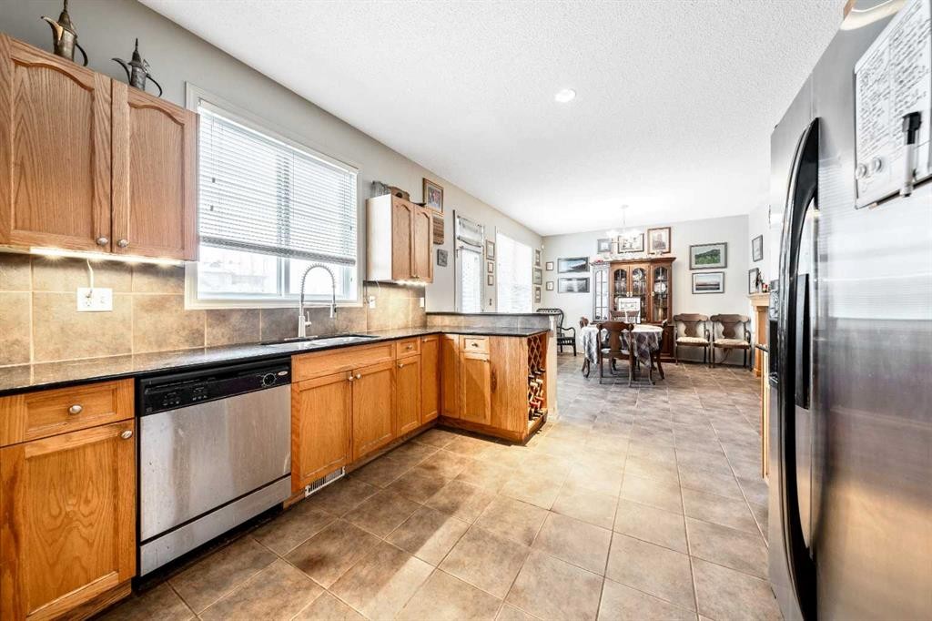 40 Mckinnon Street Nw, Langdon, AB - Indoor Photo Showing Kitchen