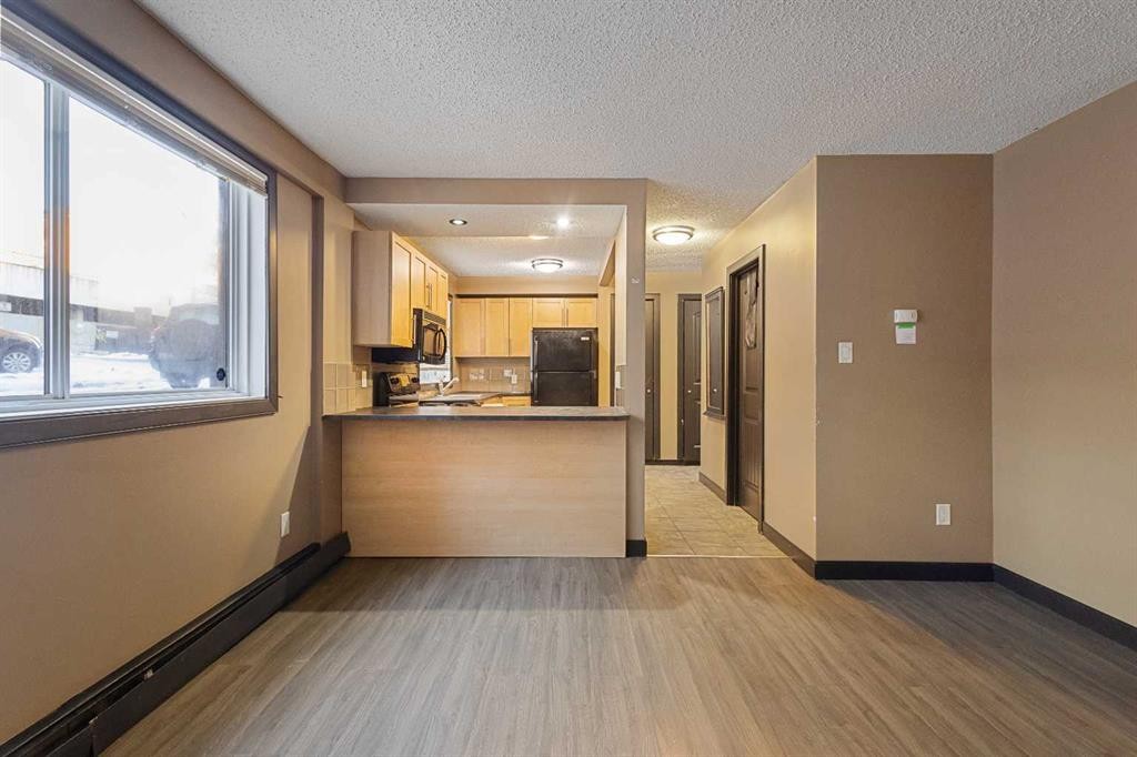 105-620 15 Avenue Sw, Calgary, AB - Indoor Photo Showing Kitchen