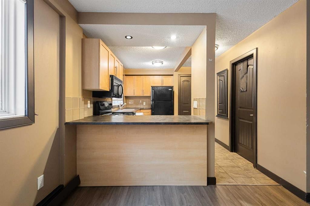 105-620 15 Avenue Sw, Calgary, AB - Indoor Photo Showing Kitchen