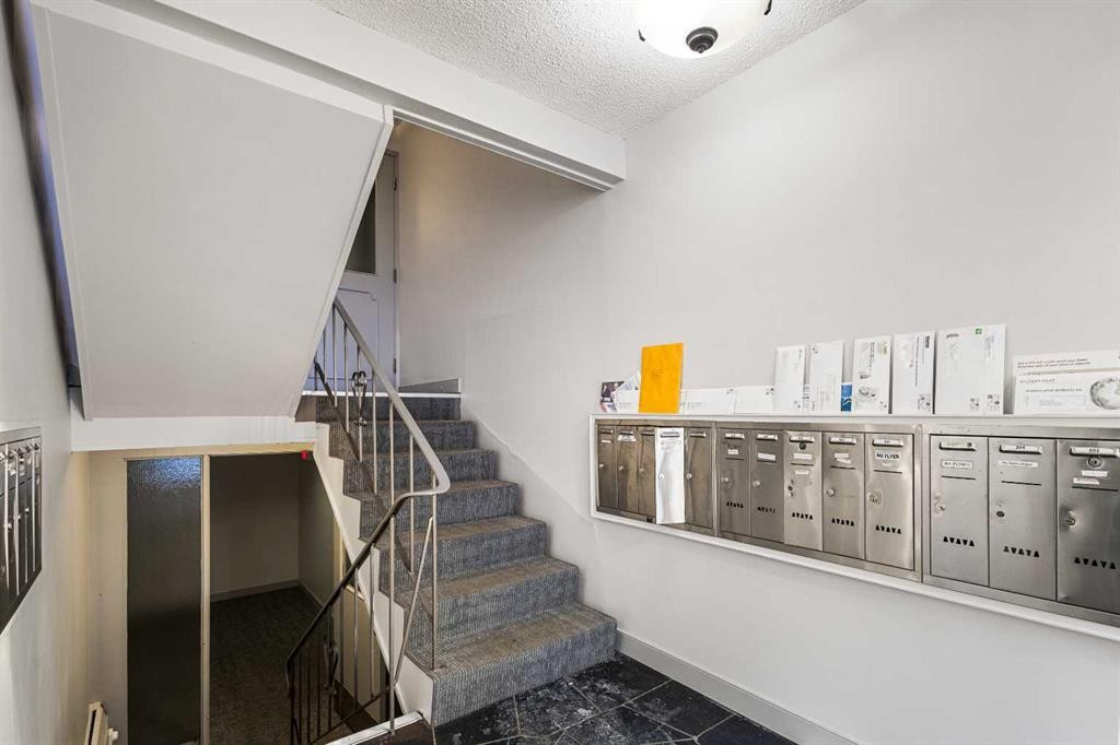 105-620 15 Avenue Sw, Calgary, AB - Indoor Photo Showing Other Room