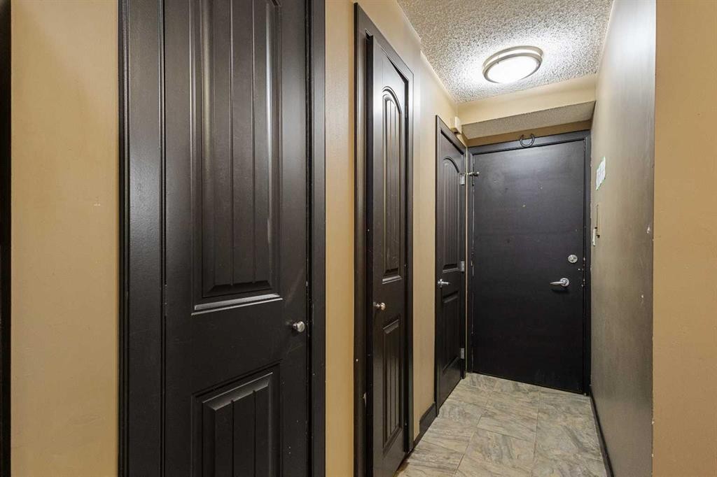 105-620 15 Avenue Sw, Calgary, AB - Indoor Photo Showing Other Room