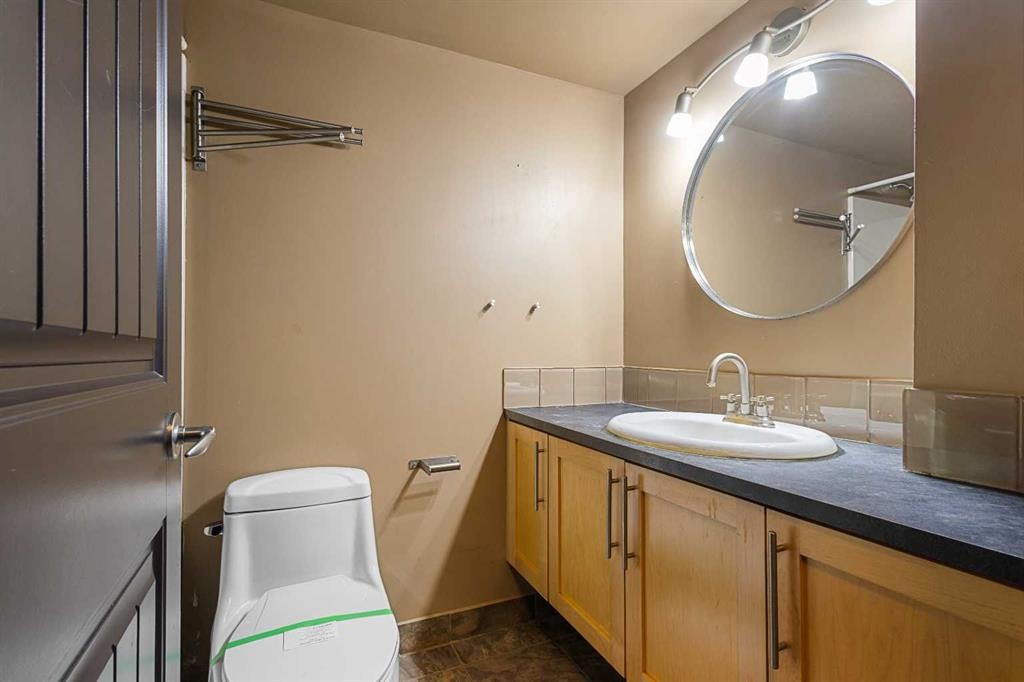 105-620 15 Avenue Sw, Calgary, AB - Indoor Photo Showing Bathroom