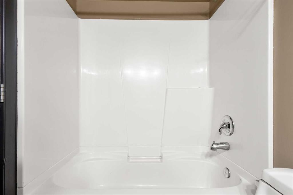 105-620 15 Avenue Sw, Calgary, AB - Indoor Photo Showing Bathroom