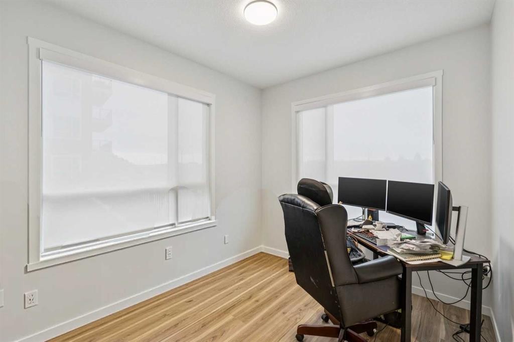 3116-33 Carringham Gate Nw, Calgary, AB - Indoor Photo Showing Office