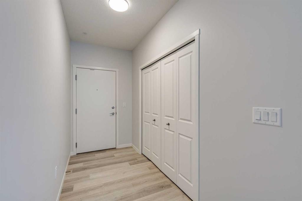 3204-33 Carringham Gate Nw, Calgary, AB - Indoor Photo Showing Other Room