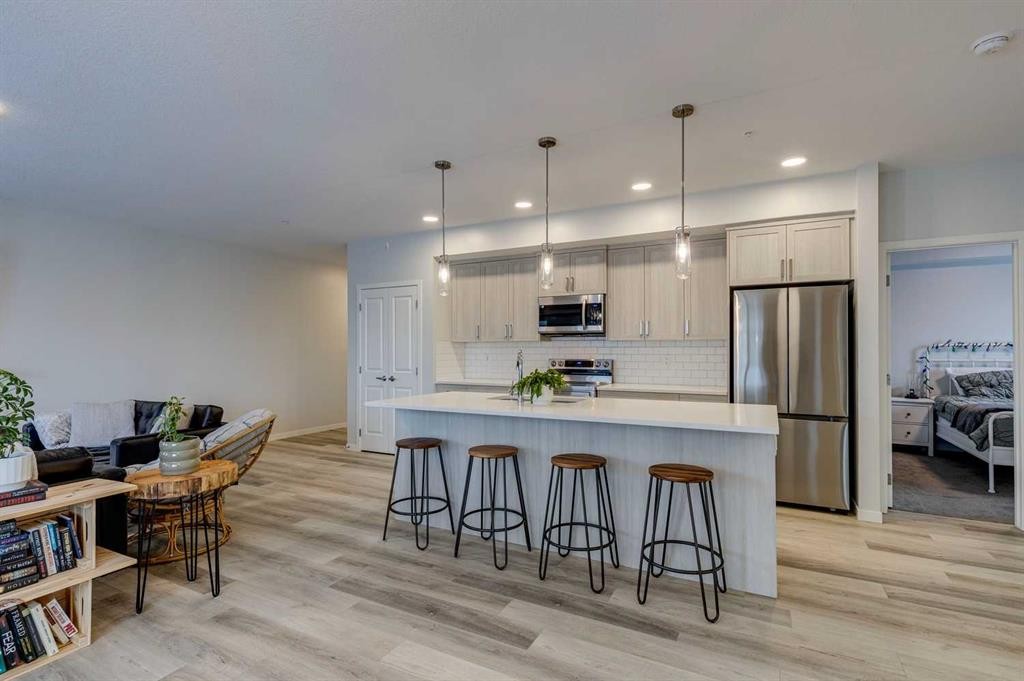 3204-33 Carringham Gate Nw, Calgary, AB - Indoor Photo Showing Kitchen With Stainless Steel Kitchen With Upgraded Kitchen